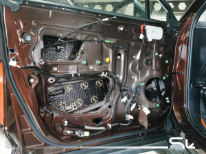 Lexus NX wygłuszenie drzwi, nadkoli, bagażnika, maski – zdjęcie 3