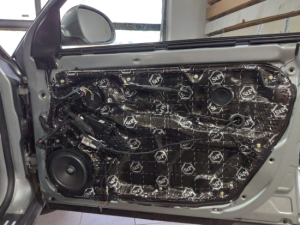 VW Passat B5 wygłuszenie drzwi – zdjęcie 4
