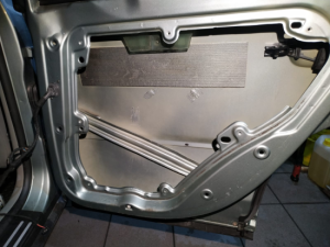 VW Passat B5 wygłuszenie drzwi – zdjęcie 5