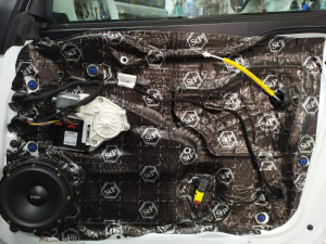 Audi A3 8P wygłuszenie drzwi – zdjęcie 4