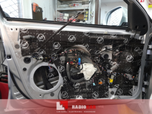 Skoda SuperB II wygłuszenie drzwi – zdjęcie 2