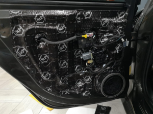 Audi A4 B9 wygłuszenie drzwi i półki – zdjęcie 6