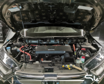 Wewnętrzna strona maski silnika w Honda CR-V precyzyjnie wyklejona odporną na temperatury matą wygłuszającą Bitmat