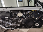 Pierwszy etap wygłuszania drzwi w Mercedes SL 6.3 AMG z wykorzystaniem antyrezonansowej maty alubutylowej Bitmat