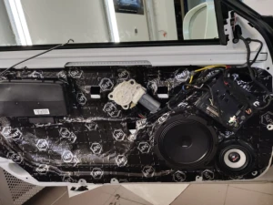 Mercedes SL 63AMG wygłuszenie drzwi – zdjęcie 3