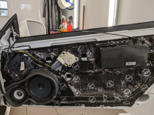 Mercedes SL 63AMG wygłuszenie drzwi – zdjęcie 5