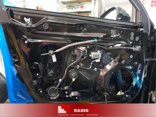 Wnętrze drzwi w Audi A6 C6 przed montażem mat butylowych Bitmat 1,8 mm