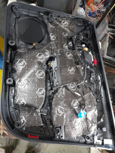 Audi A4 B9 2016 wygłuszenie drzwi – zdjęcie 5