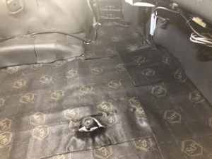 Nissan 370Z wygłuszenie drzwi i bagażnika – zdjęcie 8