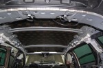 Dach Renault Megane IV starannie wyklejony antyrezonansową matą alubutylową marki Bitmat w celu redukcji szumu wiatru