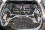 Podłoga bagażnika w Renault Megane IV precyzyjnie wygłuszona redukującą wibracje matą alubutylową Bitmat