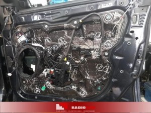 Jeep Grand Cherokee IV wygłuszenie drzwi, podłogi i nadkoli – zdjęcie 3