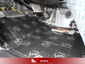 Jeep Grand Cherokee IV wygłuszenie drzwi, podłogi i nadkoli – zdjęcie 8