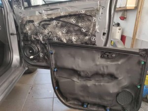 Chevrolet Aveo wygłuszenie drzwi – zdjęcie 6