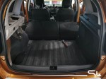 Bagażnik Dacii Duster zabezpieczony drugą warstwą wygłuszenia w postaci czarnej pianki Bitmat K6s