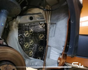 Dacia Duster wygłuszenie drzwi, bagażnika i nadkoli – zdjęcie 9