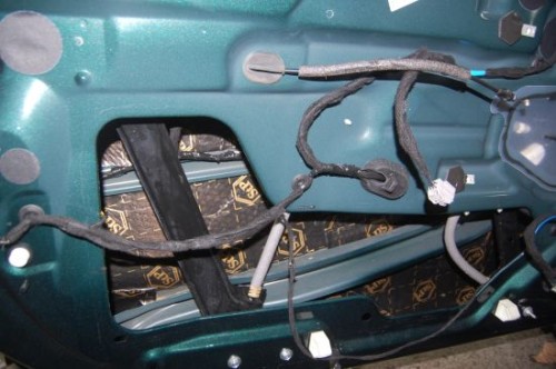 Ford Mustang Bullitt wygłuszenie drzwi wewnetrzna czesc blachy
