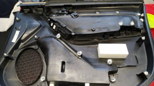 Boczek drzwi Subaru Forester przygotowany do wygłuszenia