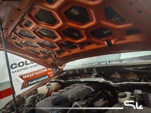 Wygłuszanie maski w Fordzie Ranger przy użyciu mat Bitmat