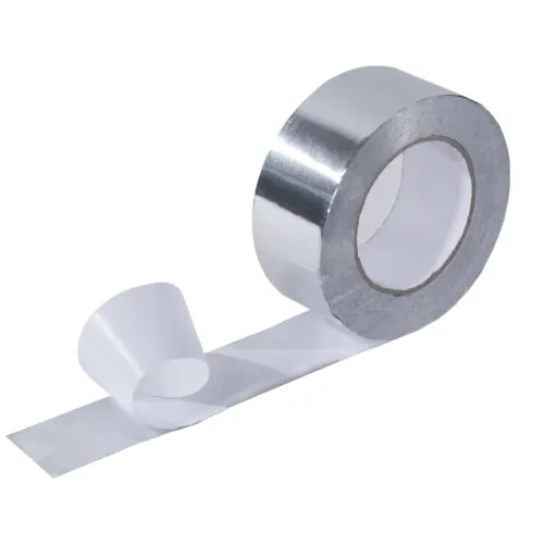 Duża rolka gładkiej taśmy aluminiowej, częściowo rozwinięta.