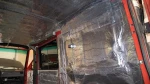 Zbliżenie na łączenie pianek kauczukowych Bitmat K zabezpieczone taśmą aluminiową.