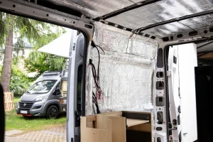 Mata termoizolacyjna z aluminium 25×25cm pianka do izolacji akustycznej i termicznej 3mm 6mm 9mm 19mm – zdjęcie 4