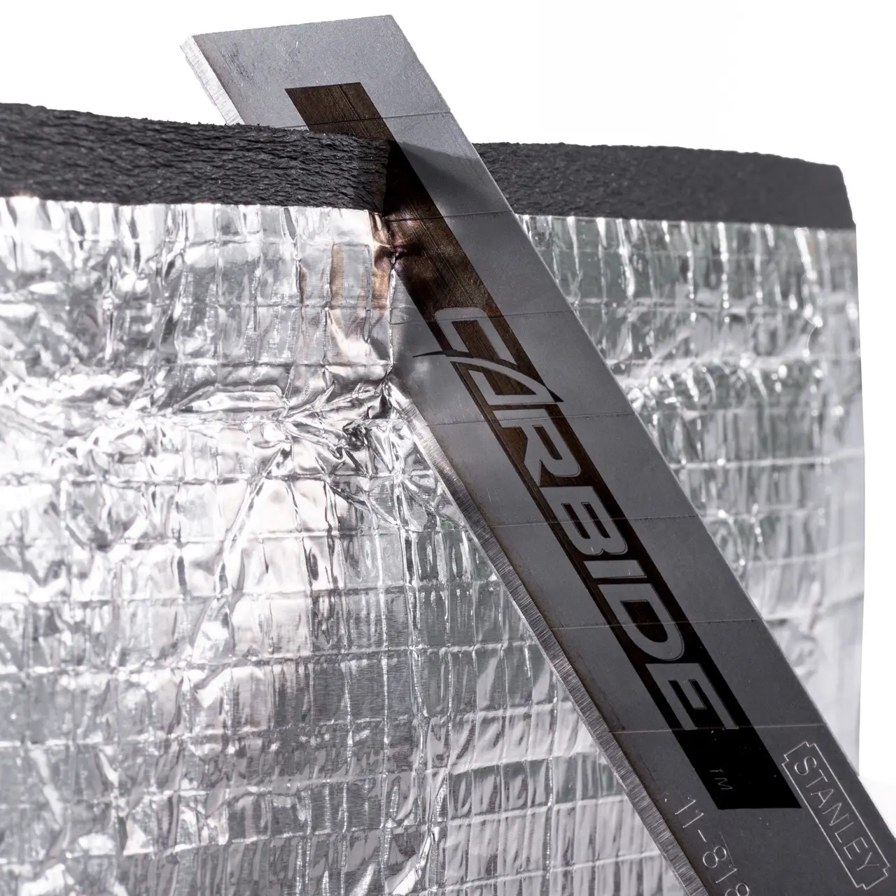Cięcie pianki kauczukowej z aluminium precyzyjnym nożykiem