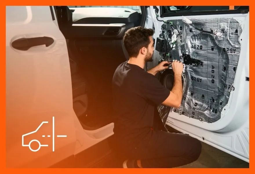 Jak wygłuszyć drzwi w samochodzie? Case study na przykładzie Forda Transita Courier